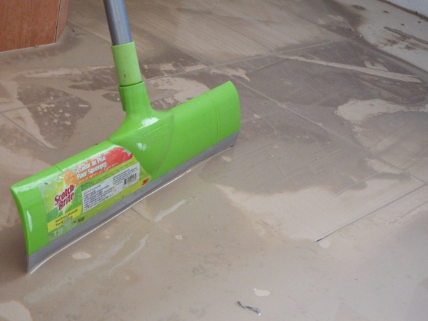 Consejos‍ prácticos para un resultado impecable en la ‌limpieza de azulejos